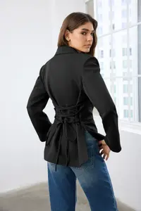 TRENDYOLMİLLA Black Back Binding Detailed Fitted/Waist Sitting Weaving Blazer Jacket - Image 5
