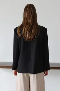 TRENDYOLMİLLA Black Normal/Regular Pattern Weaving Blazer Jacket - Image 4