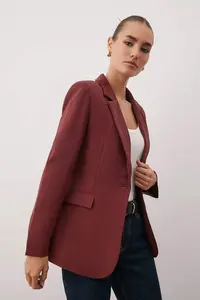 TRENDYOLMİLLA Burgundy Mono Closure Fitted Weaving Blazer Jacket - Image 4