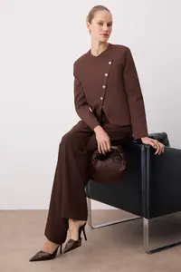 TRENDYOLMİLLA More Sustanaible Brown Asymmetric Kapama Regular/Normal Pattern Weaving Jacket - Image 3