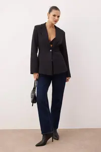 TRENDYOLMİLLA Black Fitted Single buttoned Weaving Blazer Jacket - Image 2