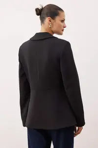 TRENDYOLMİLLA Black Fitted Single buttoned Weaving Blazer Jacket - Image 4