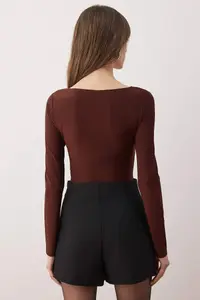 TRENDYOLMİLLA Brown Accessory Detailed V-neck Fitted Flexible Knitting Bottom snaps Bodysuit .D.00002 - Image 4