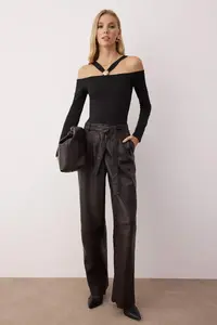 TRENDYOLMİLLA Black Accessory Detailed snaps Flexible Knitting Bodysuit .D.00003 - Image 2
