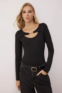 TRENDYOLMİLLA Black Fitted Accessory Detailed snaps Flexible Knitting Bodysuit .D.00005