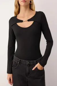 TRENDYOLMİLLA Black Fitted Accessory Detailed snaps Flexible Knitting Bodysuit .D.00005 - Image 3