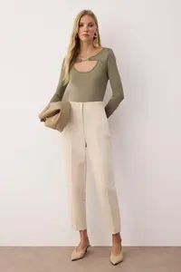 TRENDYOLMİLLA Khaki Fitted Accessory Detailed snaps Flexible Knitting Bodysuit .D.00005 - Image 2