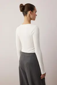 TRENDYOLMİLLA Ecru Zippered Lightly Transparent Fitted Flexible Knitting Bodysuit .D.00012 - Image 5