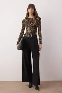 TRENDYOLMİLLA Brown Leopard Printed Flexible Knitting Bodysuit with Bottom Snaps .D.00016 - Image 2