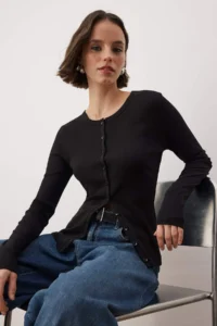 TRENDYOLMİLLA Black buttoned Body-fitting Flexible Knitting Blouse - Image 2
