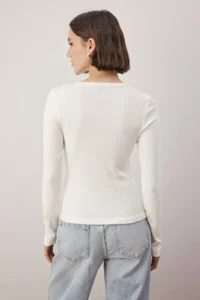 TRENDYOLMİLLA Ecru buttoned Body-fitting Flexible Knitting Blouse - Image 4