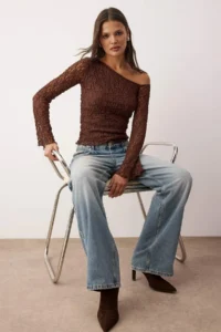 TRENDYOLMİLLA Brown Lace Asymmetric Collar Fitted Knitting Blouse - Image 2