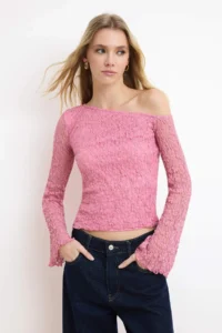 TRENDYOLMİLLA Dusty Rose Ecru Lace Asymmetric Collar Fitted Knitting Blouse