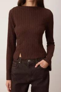 TRENDYOLMİLLA Brown Button Detailed Asymmetric Fitted Flexible Knitting Blouse - Image 3