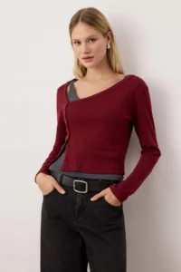 TRENDYOLMİLLA Burgundy Double Look Asymmetric Collar Buttoned Fitted Flexible Knitting Blouse - Image 2