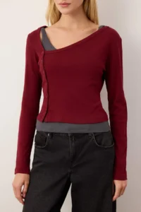 TRENDYOLMİLLA Burgundy Double Look Asymmetric Collar Buttoned Fitted Flexible Knitting Blouse - Image 3