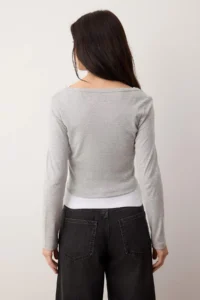 TRENDYOLMİLLA Gray Melange Double Look Asymmetric Collar Buttoned Fitted Flexible Knitting Blouse - Image 4
