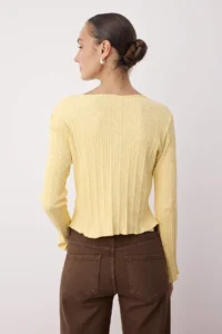 TRENDYOLMİLLA Light Yellow Jacquard Fitted Flexible Knitting Blouse with Button Detail - Image 4
