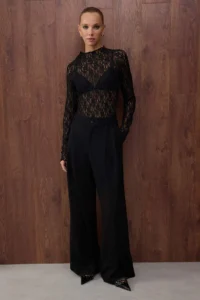 TRENDYOLMİLLA Black Fitted Raglan Sleeve Lace Long Sleeve Flexible Knitting Blouse - Image 2