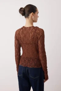 TRENDYOLMİLLA Brown Fitted Raglan Sleeve Lace Long Sleeve Flexible Knitting Blouse - Image 4