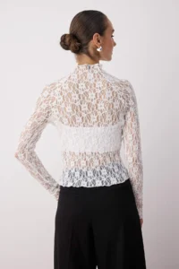 TRENDYOLMİLLA Ecru Fitted Raglan Sleeve Lace Long Sleeve Flexible Knitting Blouse - Image 4