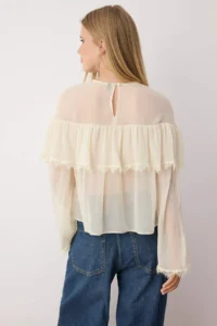 TRENDYOLMİLLA Cream Transparan Siphon Lace Detailed Crew Neck Blouse Weaving Blouse - Image 4