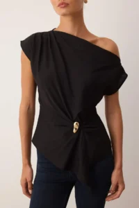 TRENDYOLMİLLA Black Boat Neck Fitted Hair Clip Detailed Weaving Blouse - Image 3