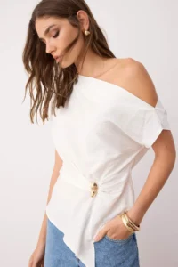 TRENDYOLMİLLA Ecru Boat Neck Fitted Hair Clip Detailed Weaving Blouse