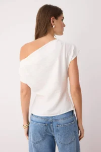 TRENDYOLMİLLA Ecru Boat Neck Fitted Hair Clip Detailed Weaving Blouse - Image 5