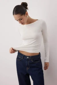 TRENDYOLMİLLA Ecru Boat Neck Flexible Knitting Blouse - Image 2
