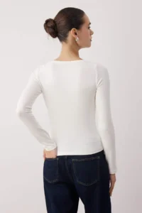 TRENDYOLMİLLA Ecru Boat Neck Flexible Knitting Blouse - Image 4