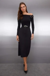 TRENDYOLMİLLA Black Fitted Accessory Detailed Asymmetric Collar Flexible Knitting Blouse - Image 2