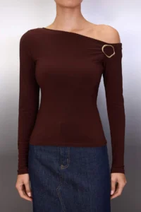 TRENDYOLMİLLA Brown Fitted Accessory Detailed Asymmetric Collar Flexible Knitting Blouse - Image 3