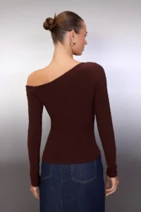 TRENDYOLMİLLA Brown Fitted Accessory Detailed Asymmetric Collar Flexible Knitting Blouse - Image 4