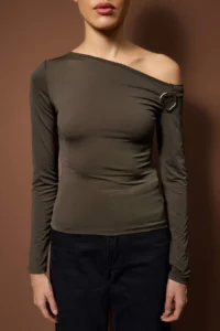 TRENDYOLMİLLA Khaki Fitted Low Shoulder Accessory Detailed Asymmetric Collar Flexible Knitting Blouse - Image 3