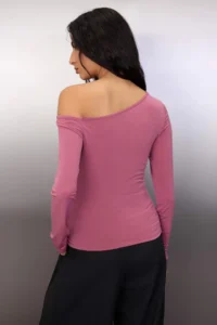 TRENDYOLMİLLA Dusty Rose Fitted Low Shoulder Accessory Detailed Asymmetric Collar Flexible Knitting Blouse - Image 4