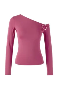 TRENDYOLMİLLA Dusty Rose Fitted Low Shoulder Accessory Detailed Asymmetric Collar Flexible Knitting Blouse - Image 5