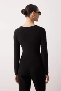 TRENDYOLMİLLA Body-fitting Flexible Knitting Blouse with Black Accessory and Cut Out Detail - Image 4