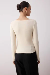 TRENDYOLMİLLA Stone Fitted Asymmetric Collar Detailed Soft Fabric Flexible Knitting Blouse - Image 4