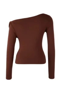 TRENDYOLMİLLA Brown Fitted Asymmetric Collar Detailed Soft Fabric Knitting Blouse - Image 6