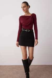TRENDYOLMİLLA Burgundy Fitted Asymmetric Collar Detailed Soft Fabric Flexible Knitting Blouse - Image 2