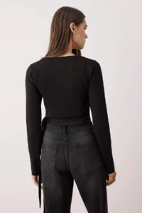 TRENDYOLMİLLA Black-White 2 Sets Package Binding Detailed Flexible Knitting Blouse - Image 4