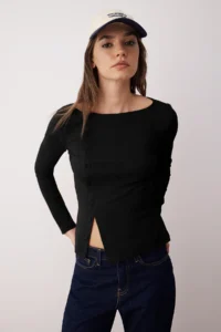 TRENDYOLMİLLA Black buttoned Crew Neck Fitted Ribbed Flexible Knitting Blouse