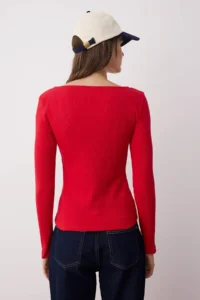 TRENDYOLMİLLA Rejection buttoned Crew Neck Fitted Ribbed Flexible Knitting Blouse - Image 4