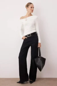 TRENDYOLMİLLA Ecru Asymmetric Yaka Accessory Detailed Fitted Open Omuzlu Knitting Blouse - Image 2