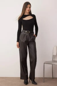 TRENDYOLMİLLA Black Cut Out Detailed, Fitted Soft Touch Flexible Knitting Blouse