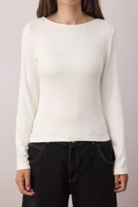 TRENDYOLMİLLA Ecru Fitted Boat Neck Soft fabric Long Sleeve Flexible Knitting Blouse - Image 3