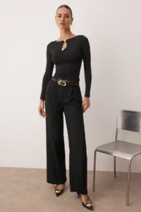 TRENDYOLMİLLA Black Fitted/Cut Out Detailed Long Sleeve Flexible Knitting Blouse - Image 2