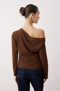 TRENDYOLMİLLA Dark Brown Ruffle/Drape Detailed Flowy Asymmetric Collar Knitting Blouse - Image 4