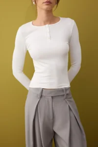 TRENDYOLMİLLA Ecru Fitted Crew Neck buttoned Knitting Blouse - Image 3